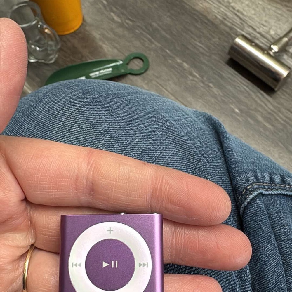 Apple Purple MP3 Player Compact Design